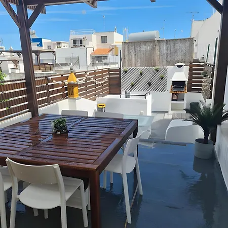 Different House Holiday home Fuzeta