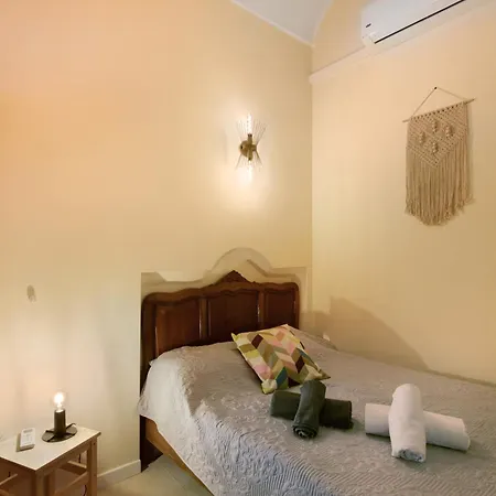 Different House Fuseta